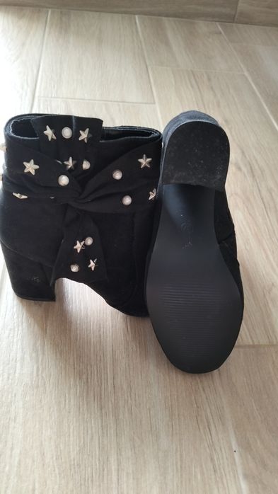 Vendo botas pretas tamanho 37