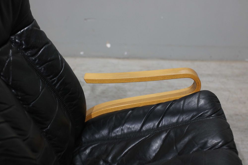 Poltrona Oddvin Rykken em faia e couro