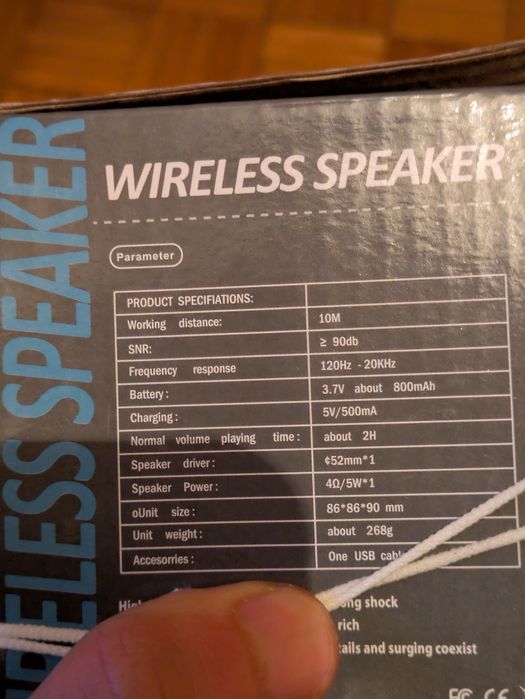 Coluna bluetooth na caixa