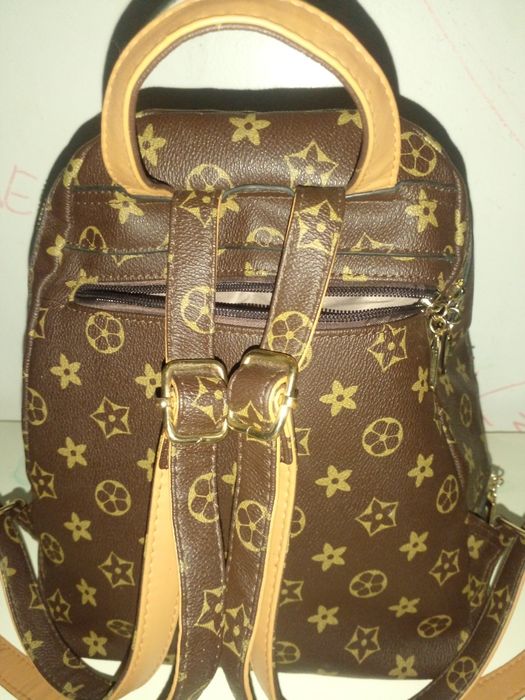Mochila feminina Louis Vuitton