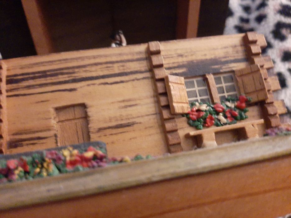 Vintage Chalet de madeira Reuge musical articulada