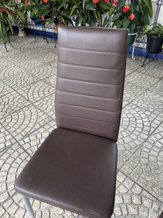 4 cadeiras em pele sintética