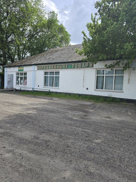 Продаж комерційного приміщення в с. Любарці — 200 м², фасад!
