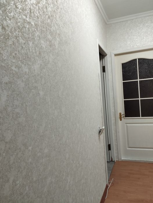 Поклейка шпалер ,