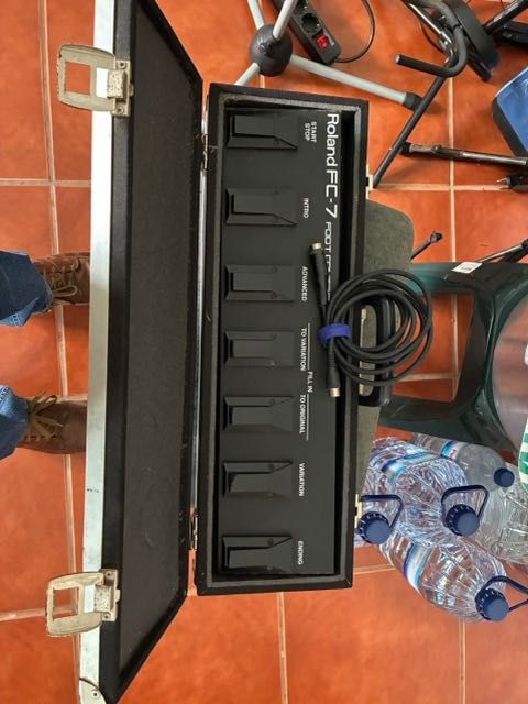 Pedaleira Roland FC -7 com case à medida
