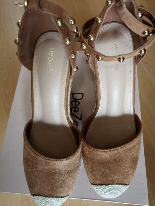 Karmelowe Koturny (sandały) rozm. 38 nowe