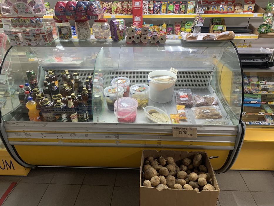 Холодильна вітрина Cold