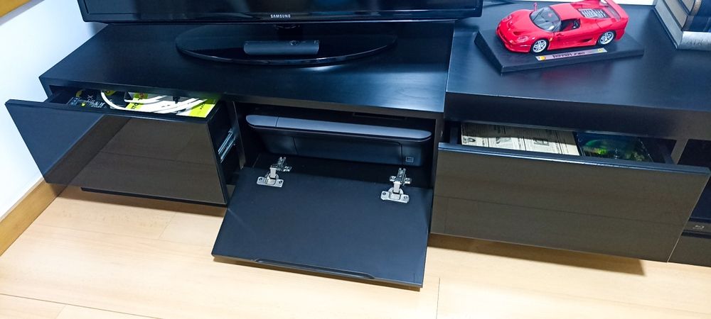 Móvel TV preto versátil