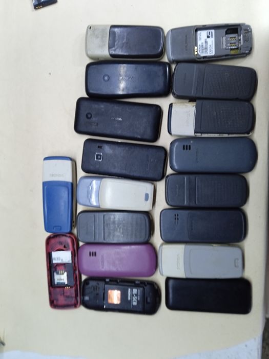 Кнопочні телефони  " нокія"