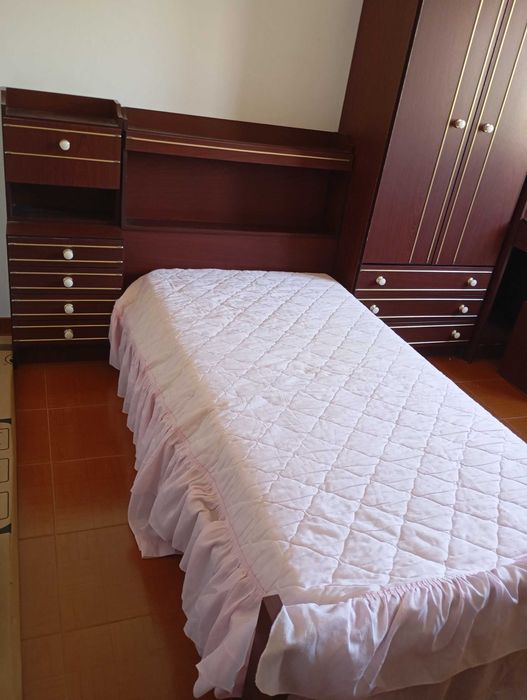 Quarto solteiro completo com colchão
