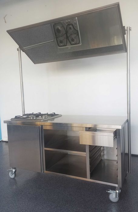 Mobilny Stół do Pokazów Kulinarnych z Lustrem