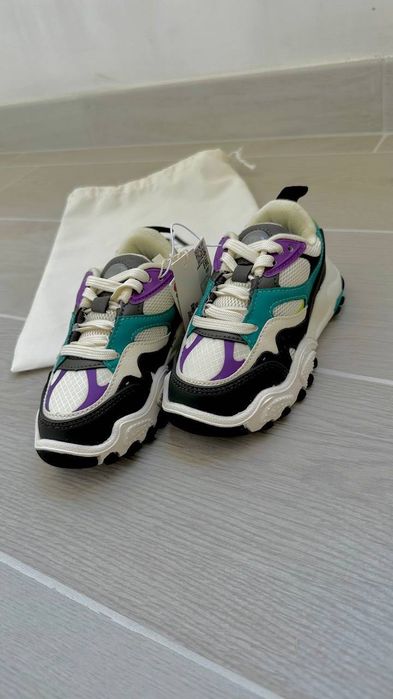 Кросівки    ZARA 23