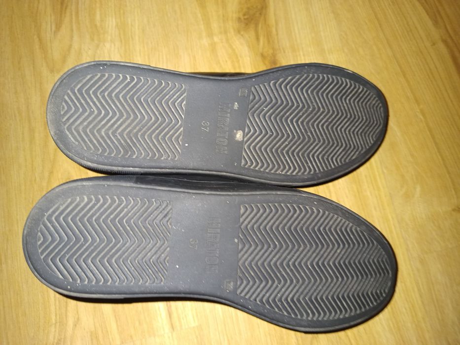 Продам женские зимние кеды Miraton