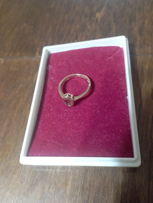 Sprzedam piękny złoty pierścionek