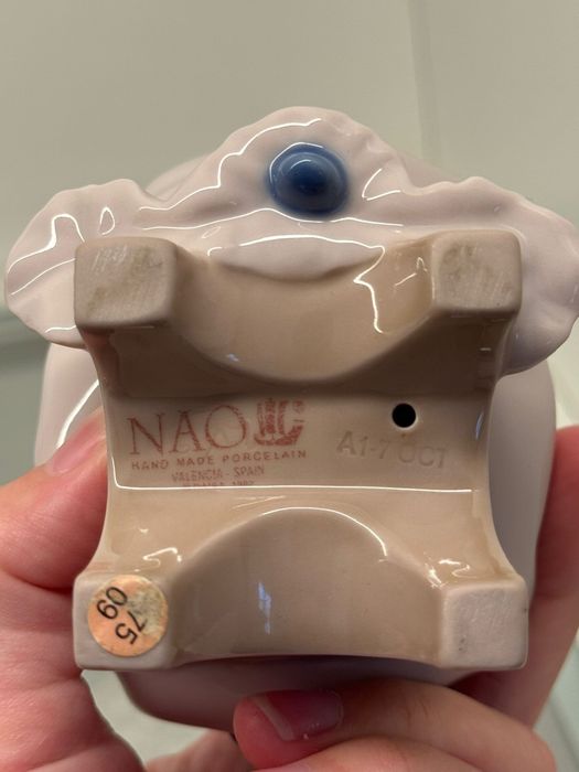 Nao by Lladró “A big hug”
