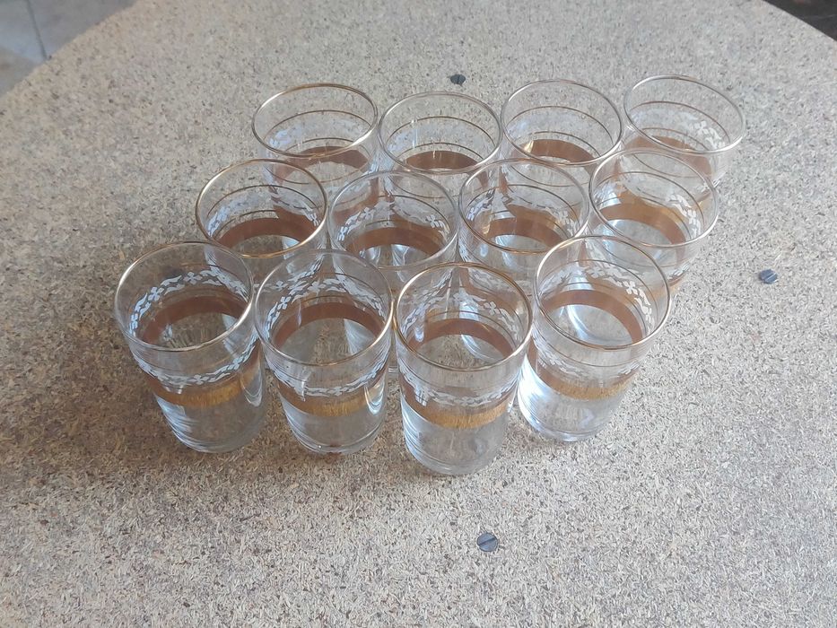 Copos com filamento em ouro