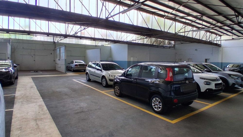 Garagem, armazém no Marquês, Porto