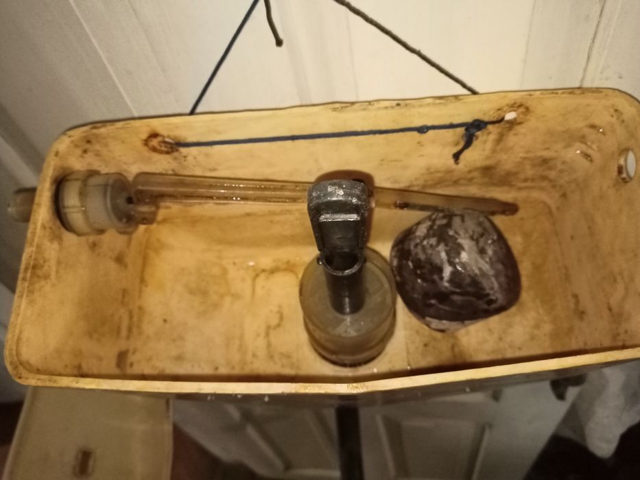 Пластиковий бачок для унітазу настінний