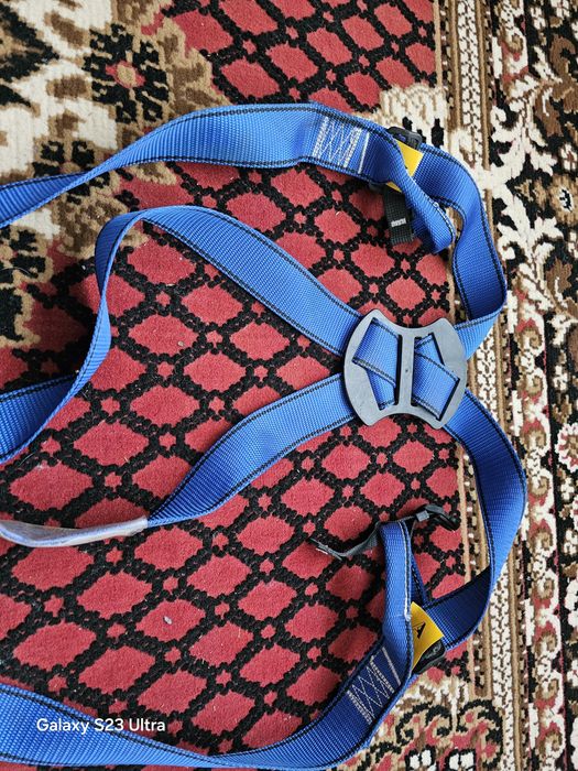 Продам страхову систему з амортизаторами.