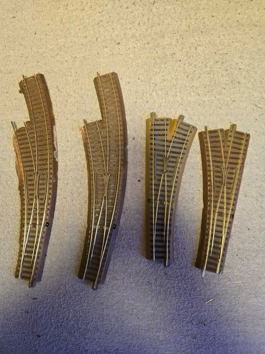 Zwrotnice cyfrowe Roco na plastikowym podkładzie