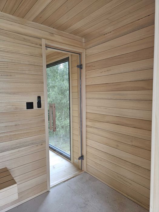 Sauna ogrodowa strefa relaksu spa mobilne jacuzzi pergola zadaszenie