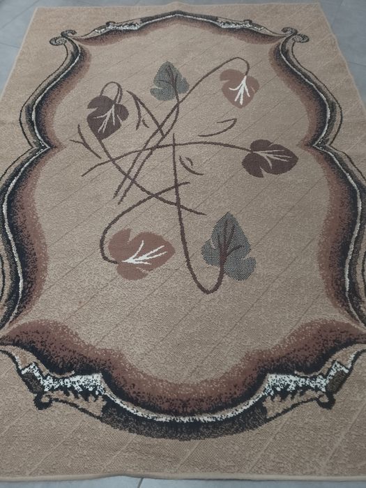 Sprzedam fajny dywanik 255x180 cm.