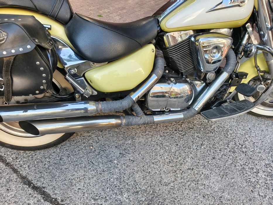 Suzuki intruder 1500 LC amarela