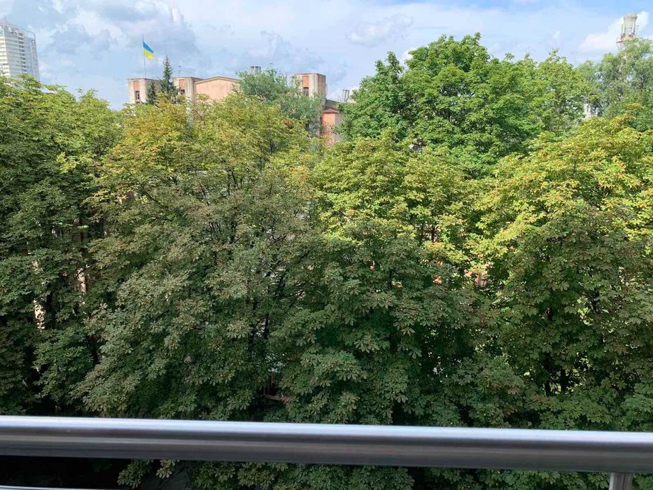 ЖК преміум-класу «Crystal Park»,парк Багряного,М «Шулявська» та «КПІ»