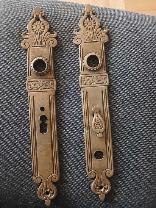 Stare mosiężne szyldy