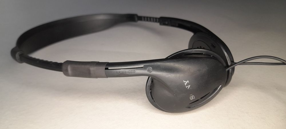 Наушники от кассетного плеера Sony MDR-023.