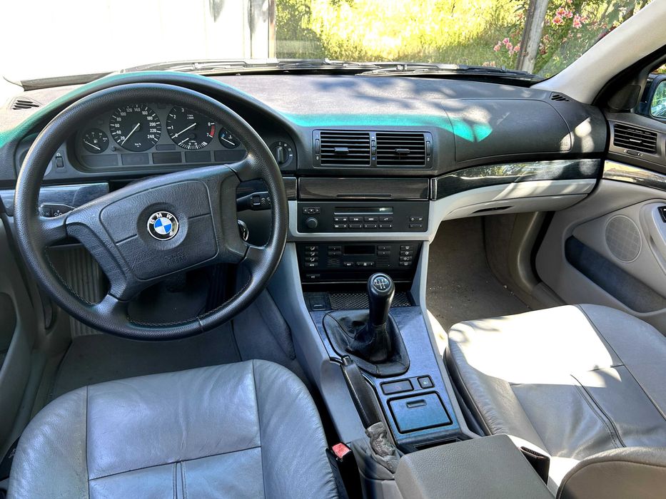 BMW 523i Touring E39 - Manual