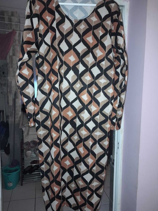 Vestido midi em malha fria novo