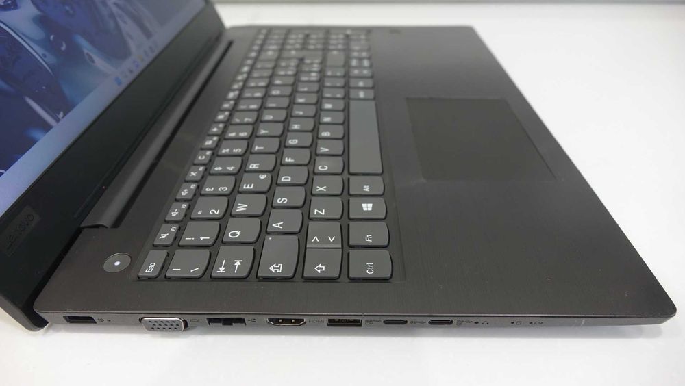 Lenovo V330-15ikb 15.6 FHD i5-8250U 8GB 240GB ОБСЛУЖЕН Intel UHD Win11