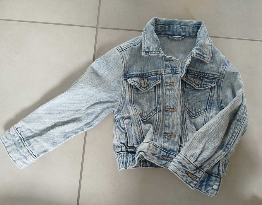 Kurtka bluza krótka jeansowa przejściowa dla dziewczynki używana, rozmiar 104/110