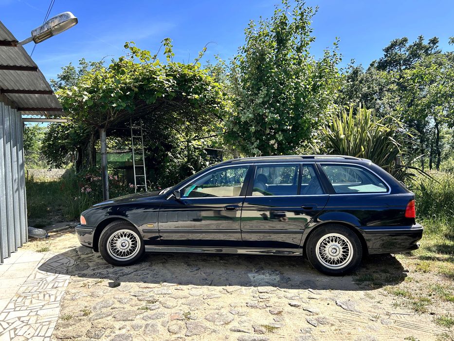 BMW 523i Touring E39 - Manual