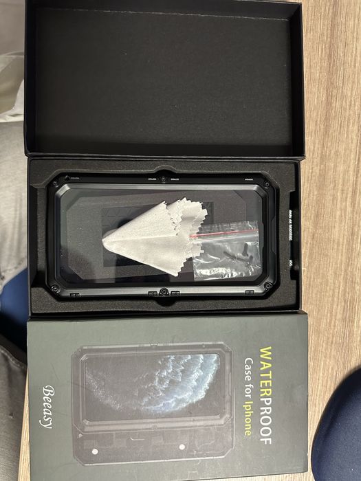 Sprzedam nowe pancerne etui do Iphone 15 pro