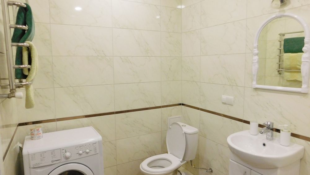 подобово нова квартира в центрі міста,поруч військової частини.