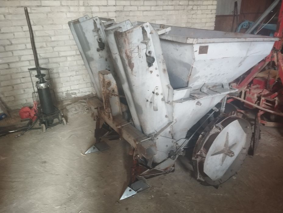 Sadzarka do ziemniaków s211