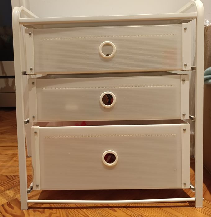 Cómoda com gavetas