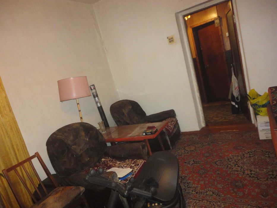 окрема кімната в оренду 20кв.м та гараж 25кв. м. в селі в будинку.