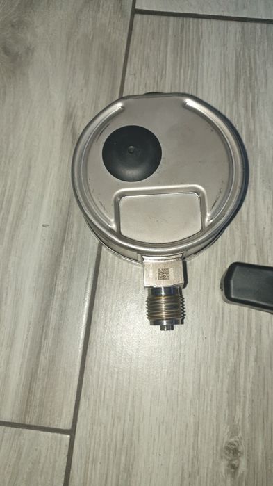 Sprzedam manometr Wika