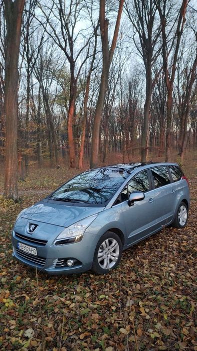 Peugeot 5008 гарний стан