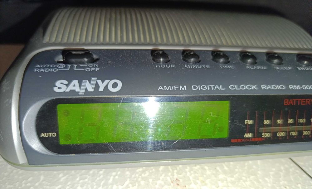2 Rádios Despertadores Sanyo e  Panasonic RC.7000 -Ver descriçãpo