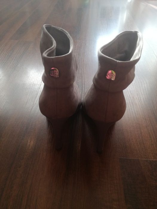 Botki szare badura szpilka