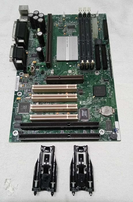 [PC Vintage] Motherboard Pentium II/III Intel Seattle 2