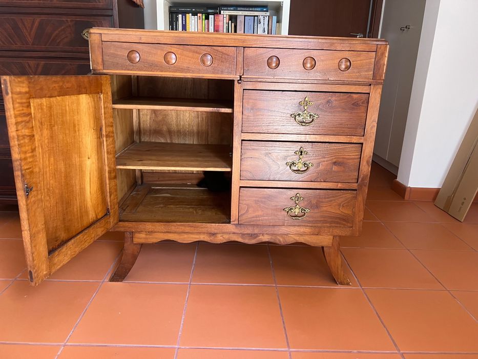 Cómoda madeira maciça