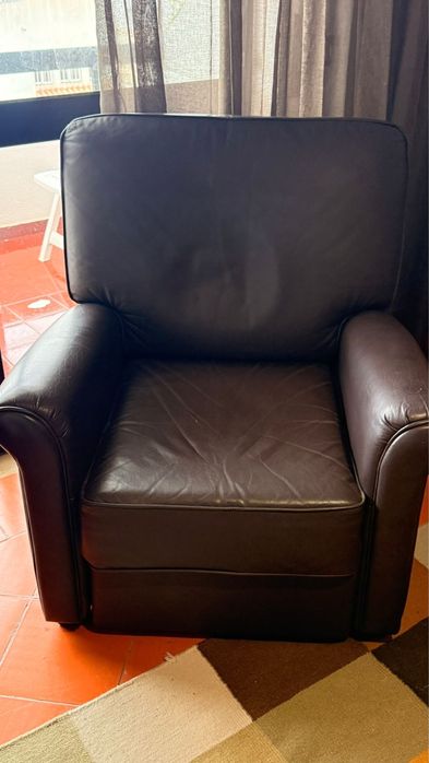 Conjunto de sofás em pele – 3 lugares + 2 poltronas