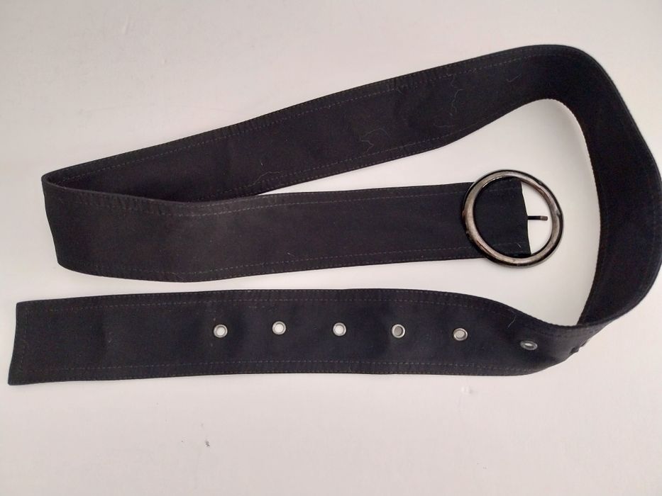 Cinto preto ajustável, em tecido, para calças ou vestidos