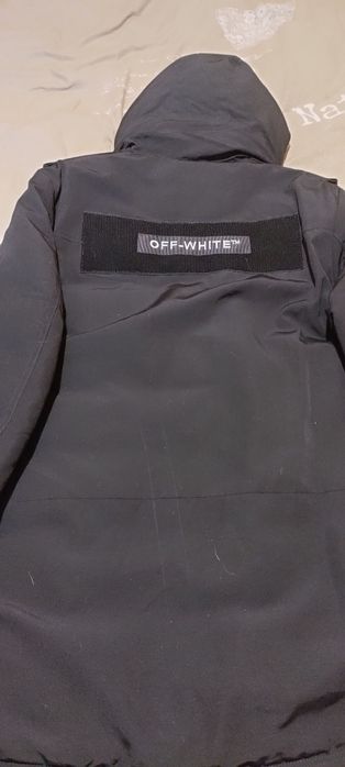 Зимова чоловіча куртка чорного кольору