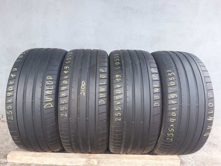 Комплект літніх шин Dunlop 255/40R19